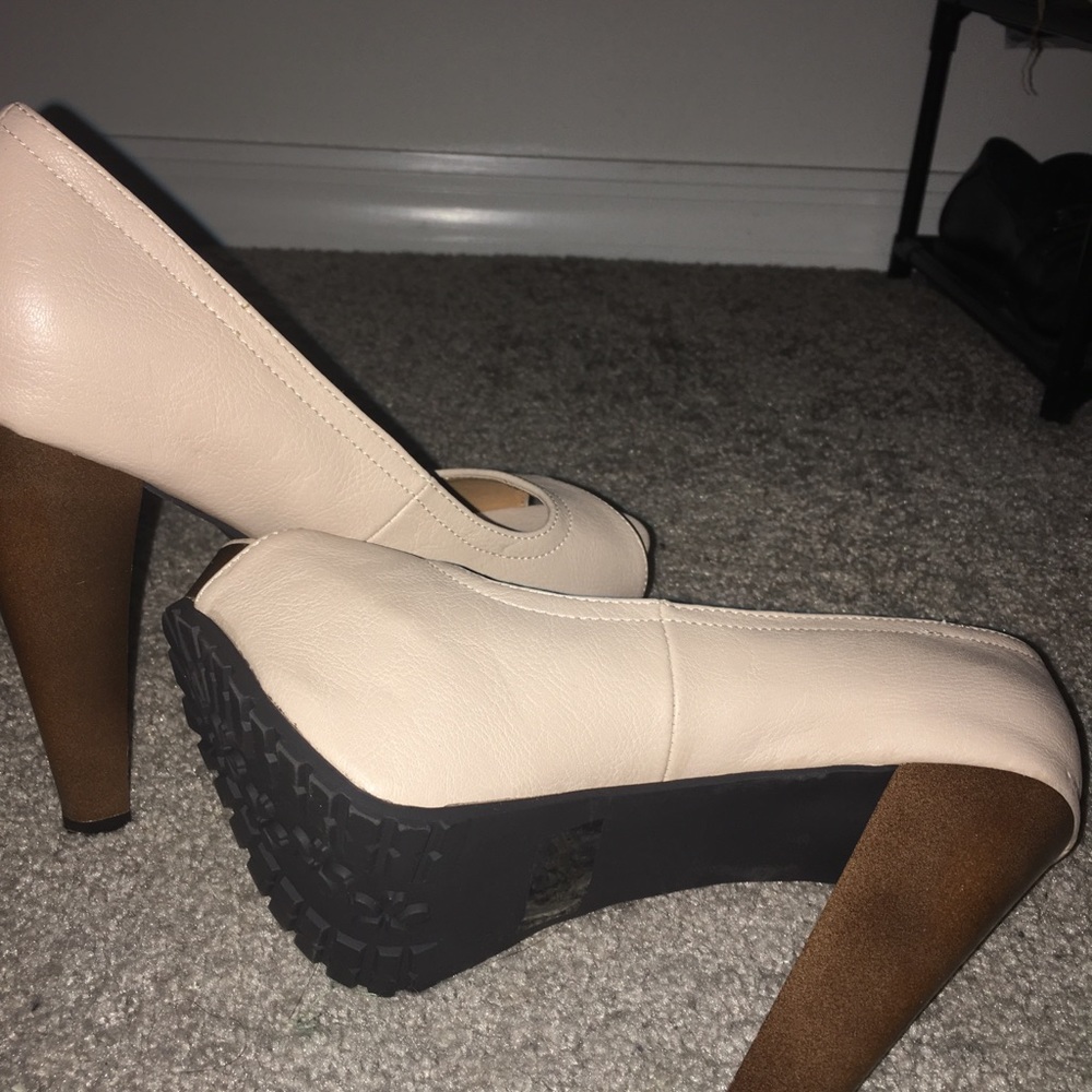 Nude with brown high heels. Size 7 - Picture 5 of 7